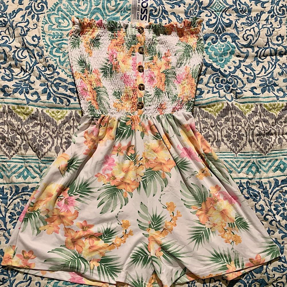 Cute summer romper!! :) NEW WITH TAGS